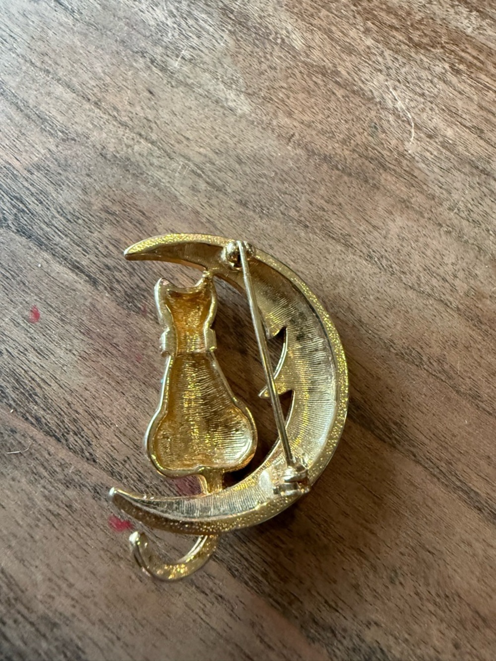 Vintage Gold Cat on Moon Brooch - Elegant Cat Pin in Gold Tone - Picture 5 of 6